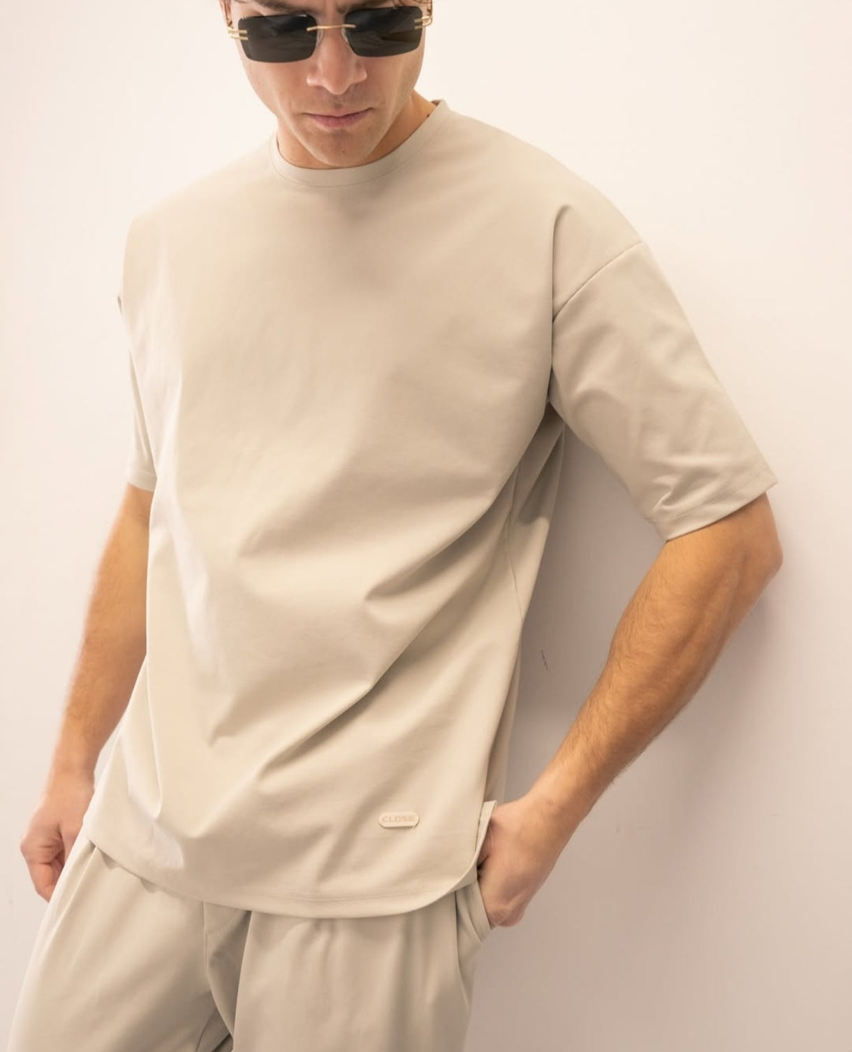 Close "The Night Out" Set